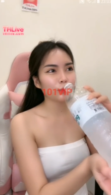 THLive ทรงซ้อสักลายเต็มหลัง ของแทร่โชว์หัวนมชมพูสดกลางไลฟ์ ร่อนหีรัวๆ จนคนดูควยแข็ง